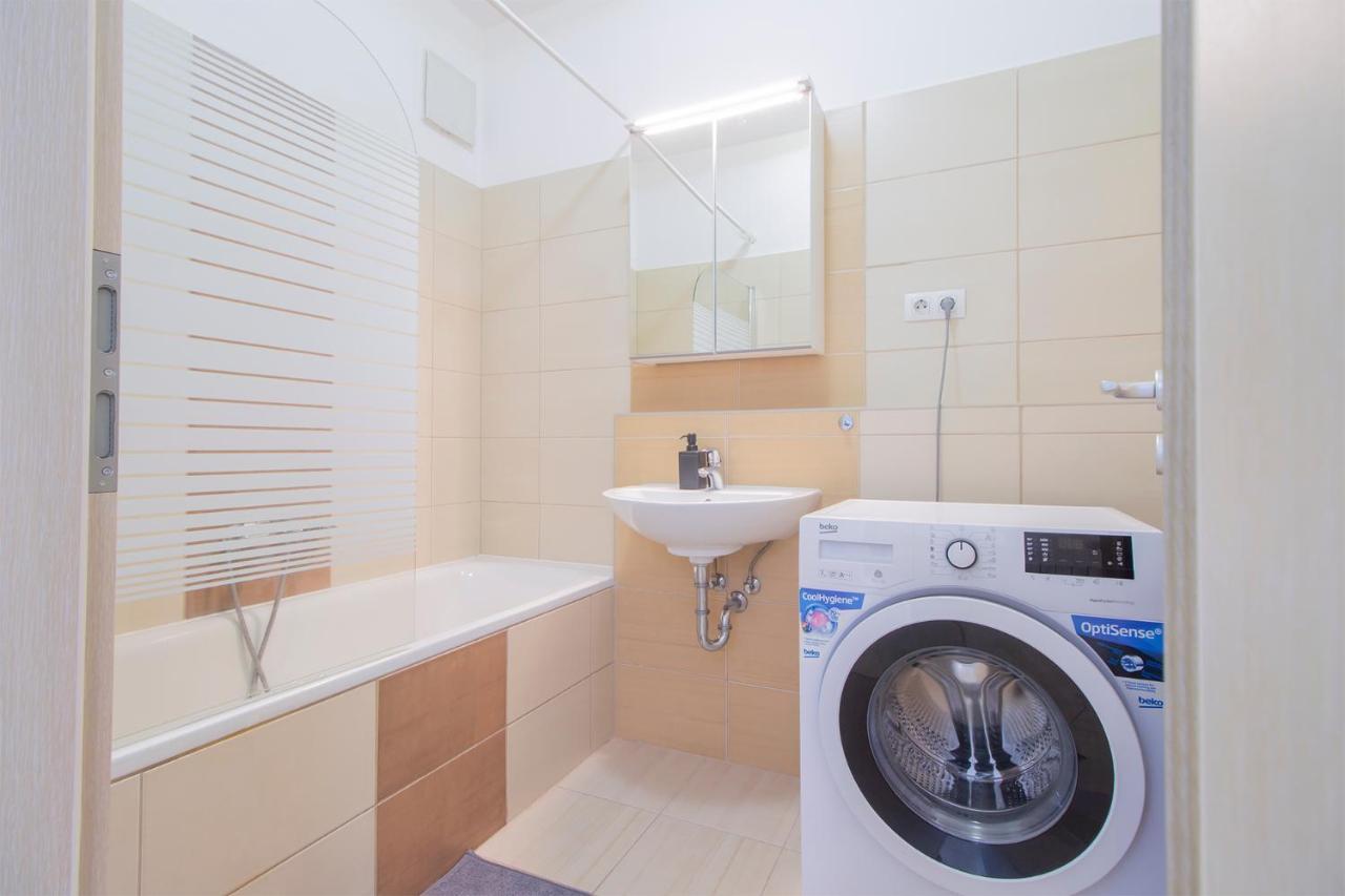 Spring House With Free Private Parking Apartment Будапеща Екстериор снимка