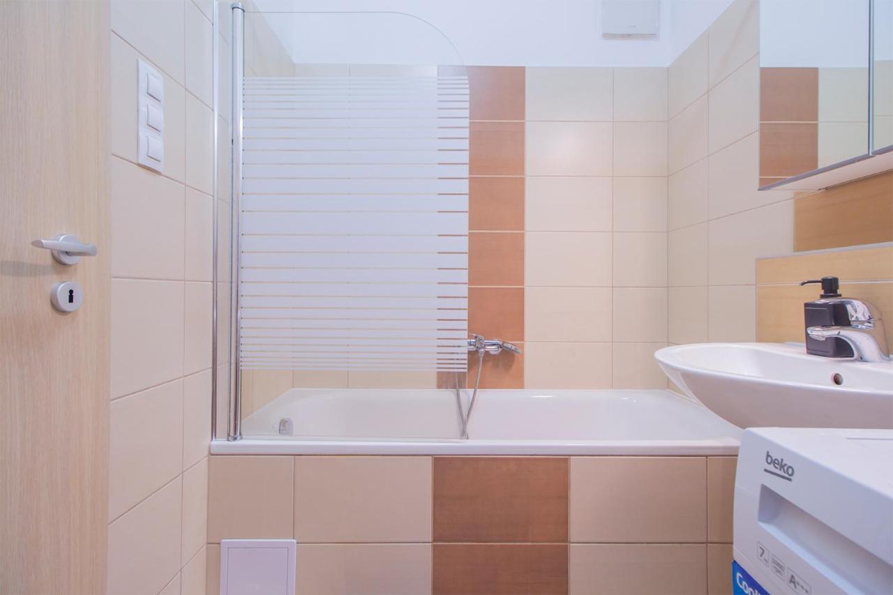Spring House With Free Private Parking Apartment Будапеща Екстериор снимка